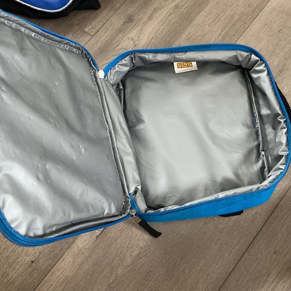 Sonic the HedgeHog Backpack & Lunchbox - Picture 5 of 11